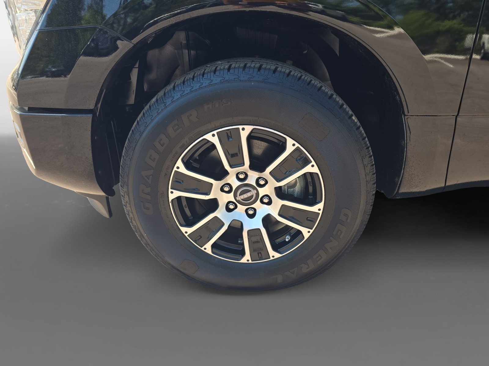 Used 2024 Nissan Titan SV image 9