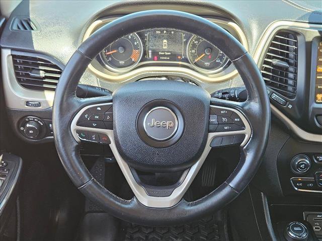 Used 2015 Jeep Cherokee Latitude w/ Comfort/Convenience Group AWD/4WD image 15