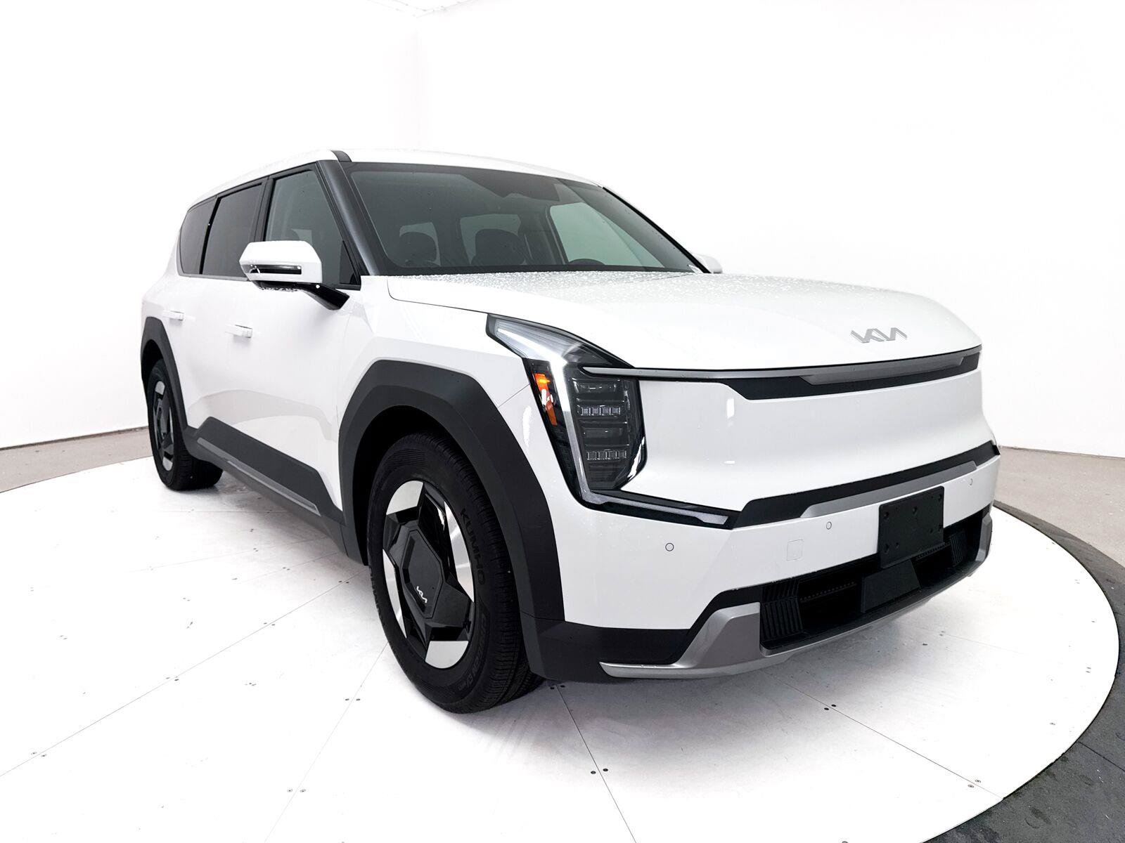 Used 2024 Kia EV9 Light Long Range RWD image 13