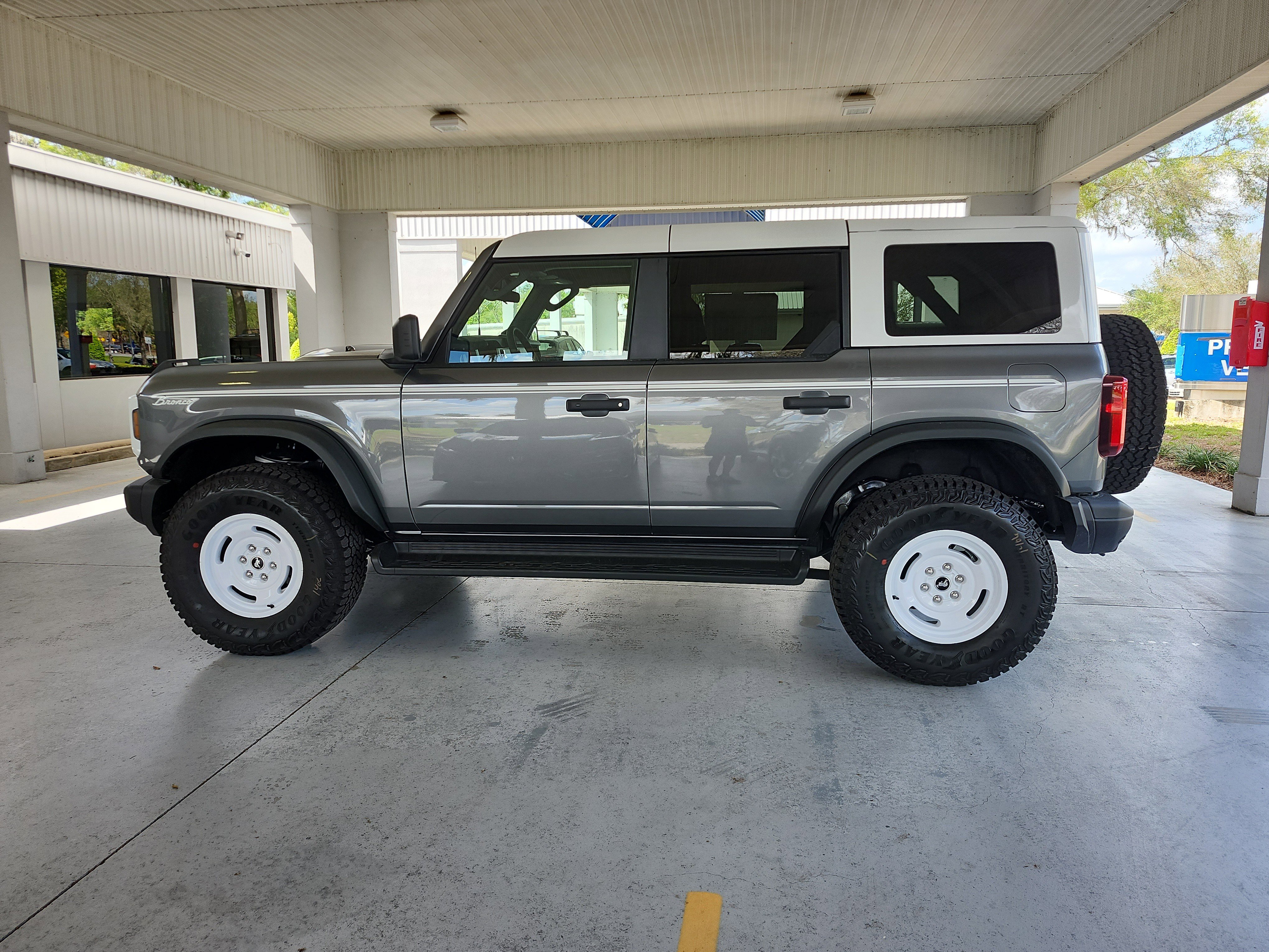New 2026 Ford Bronco Heritage Edition image 2