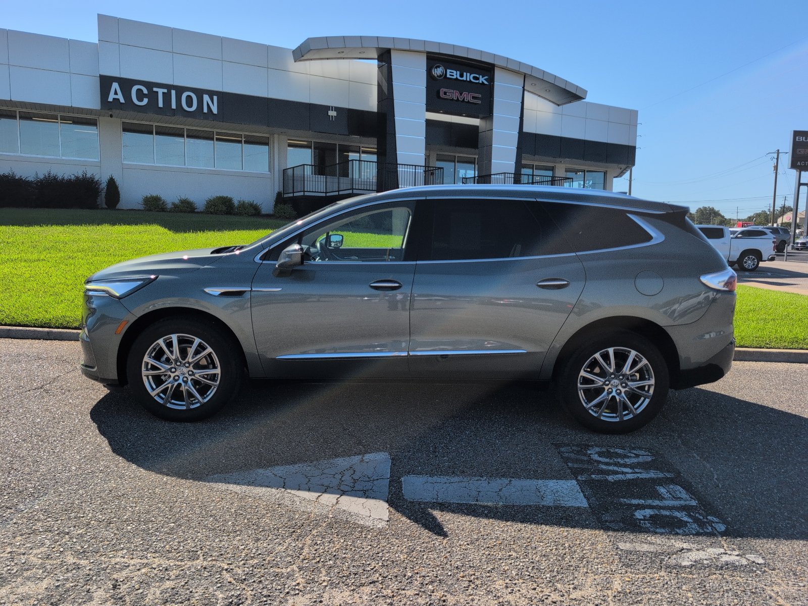Used 2023 Buick Enclave Premium w/ Experience Buick Package FWD image 2