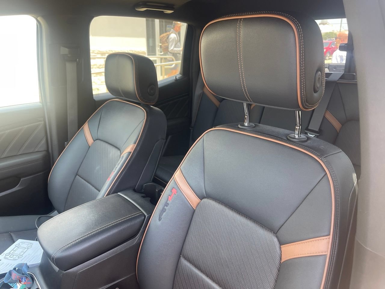 Used 2023 GMC Canyon AT4 w/ AT4 Premium Package AWD/4WD image 11