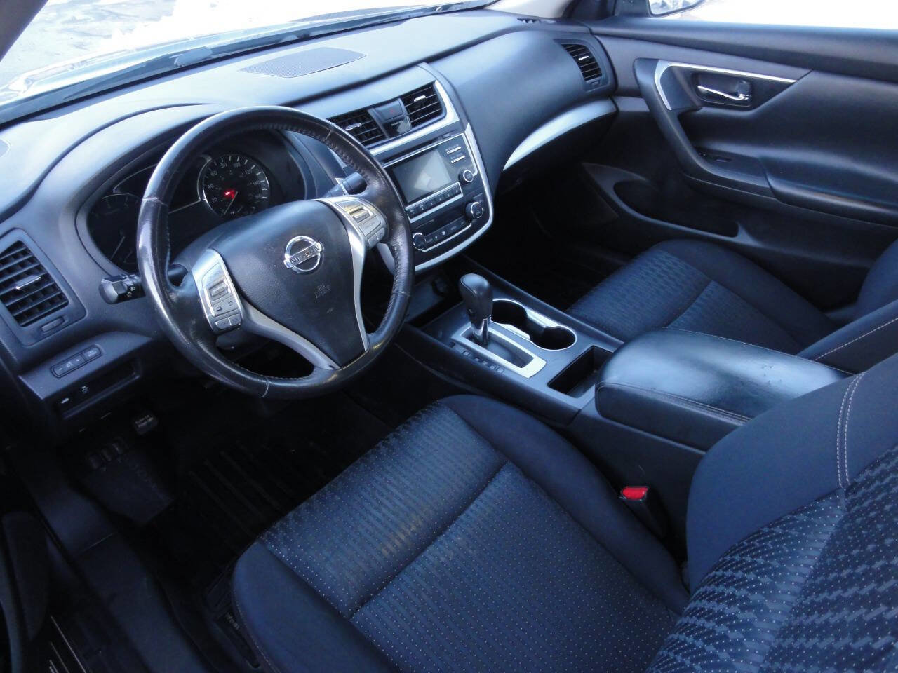 Used 2016 Nissan Altima 2.5 SV image 9