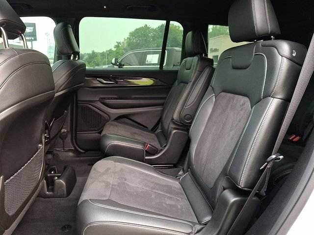 Used 2023 Jeep Grand Cherokee L Laredo AWD/4WD image 13