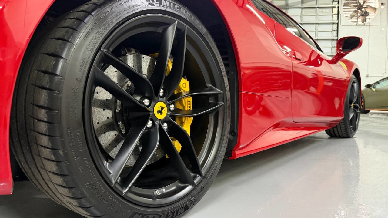 Used 2016 Ferrari 488 GTB image 9