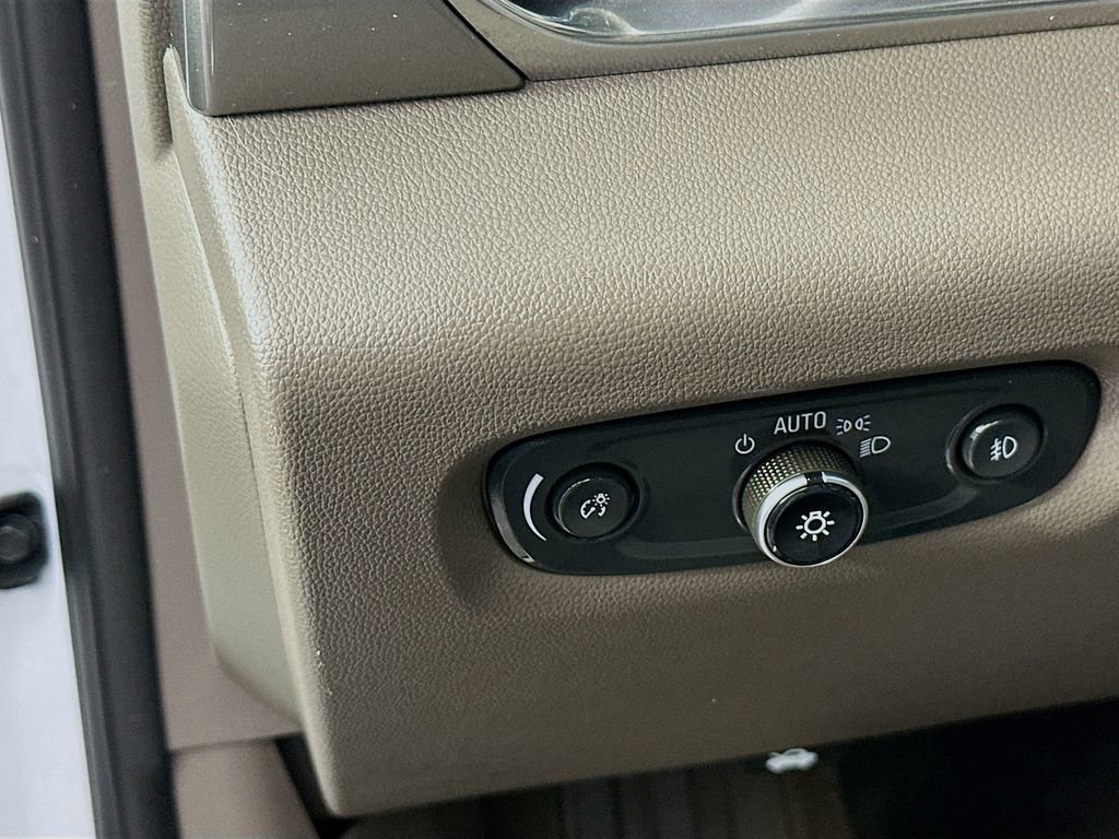 Used 2019 Chevrolet Traverse LT w/ LT Premium Package image 10