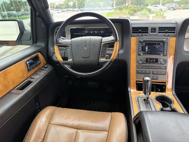 Used 2013 Lincoln Navigator L 4WD image 27