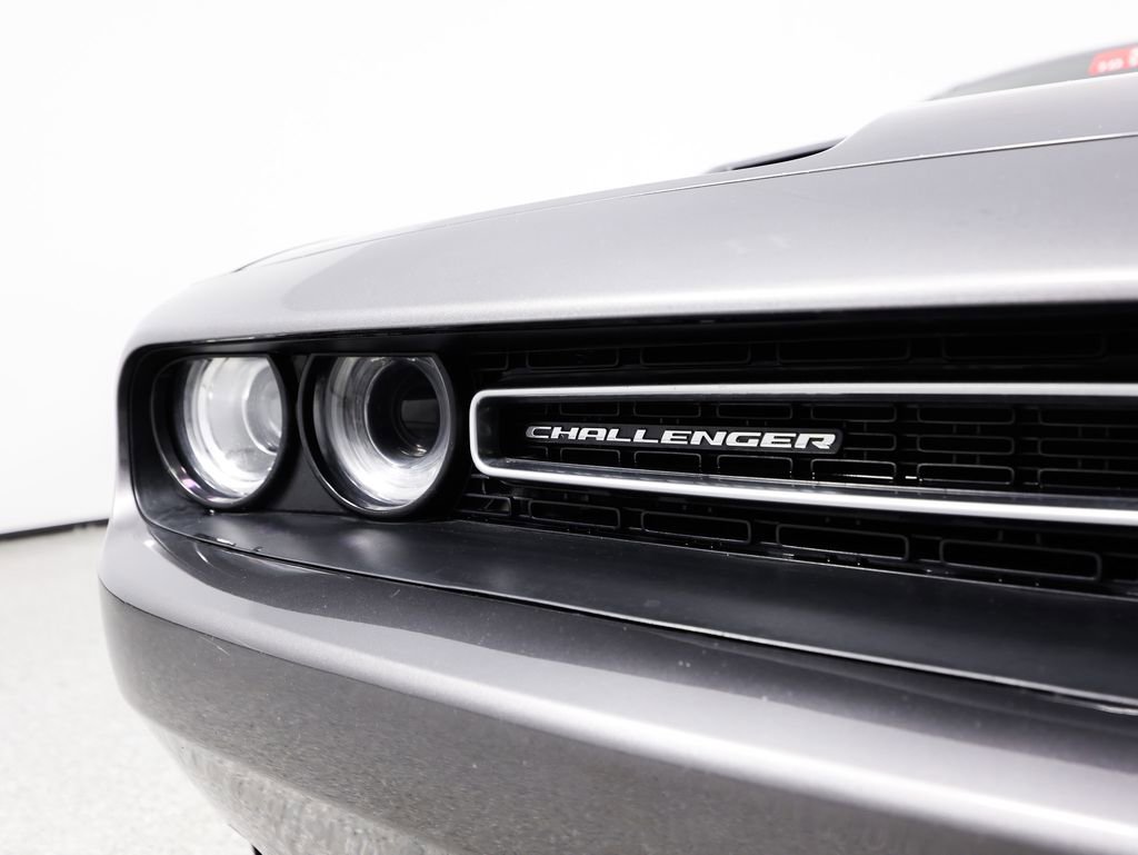 Used 2021 Dodge Challenger SXT image 4