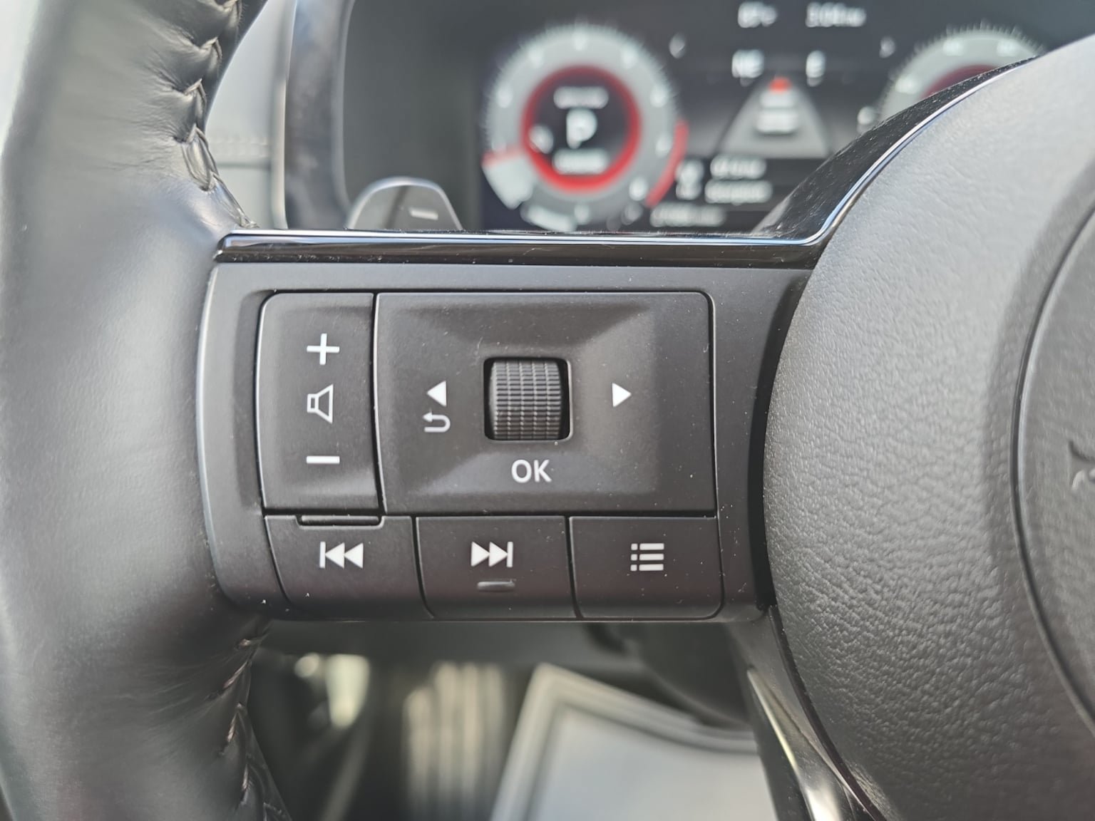 Used 2024 Nissan Pathfinder Platinum FWD image 22