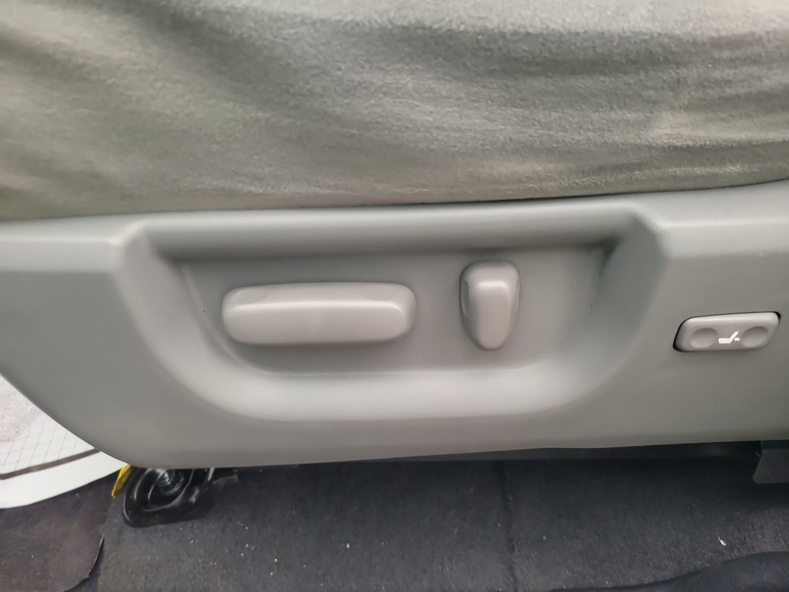 Used 2020 Toyota Sequoia SR5 w/ Carpet Mat Package (TMS) AWD/4WD image 12