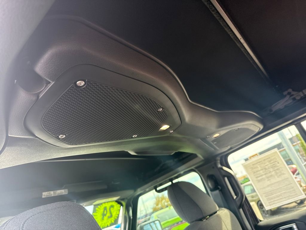 Used 2024 Jeep Wrangler Sahara image 27