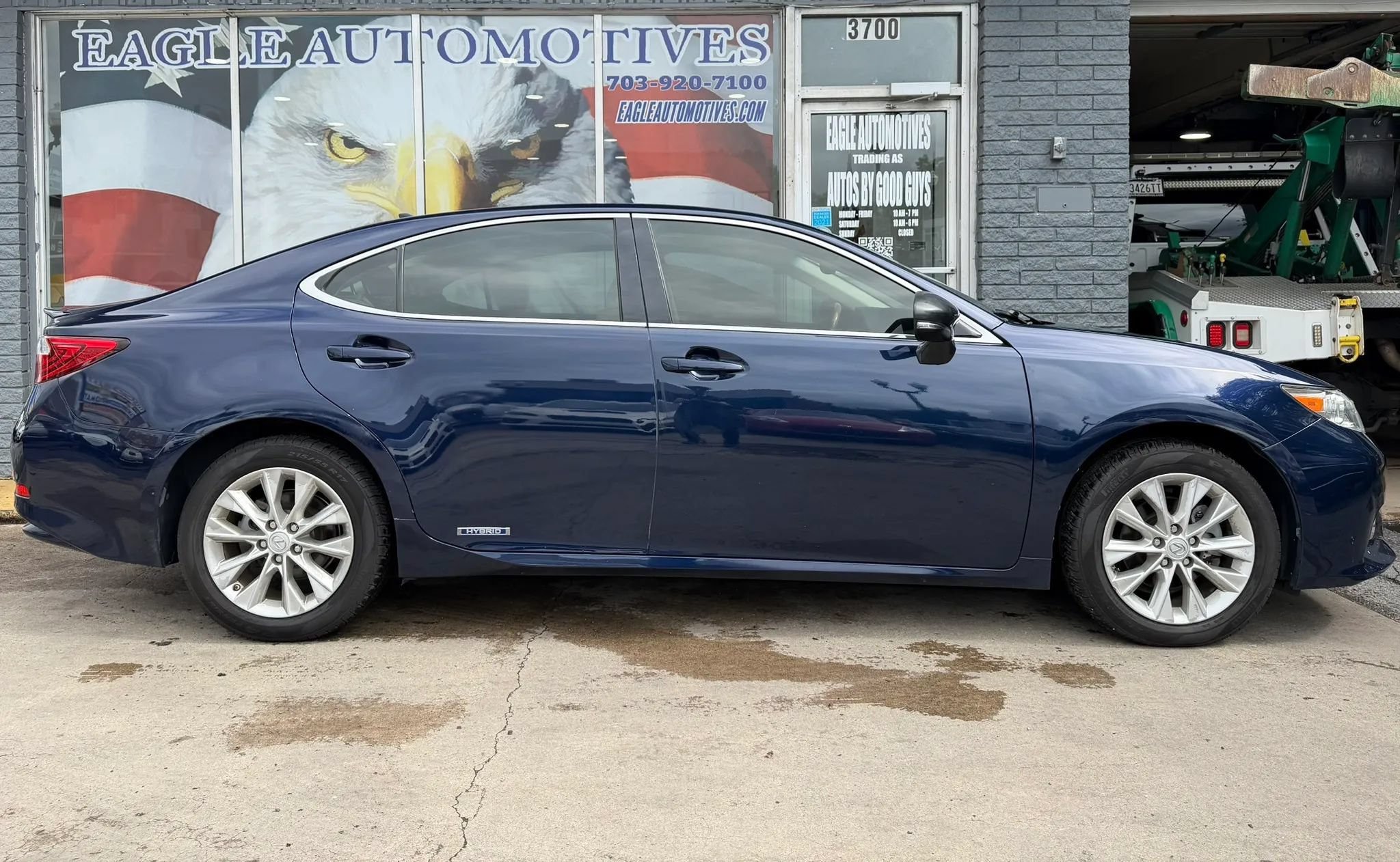 Used 2014 Lexus ES 300h w/ Luxury Package w/Bamboo Trim FWD image 2