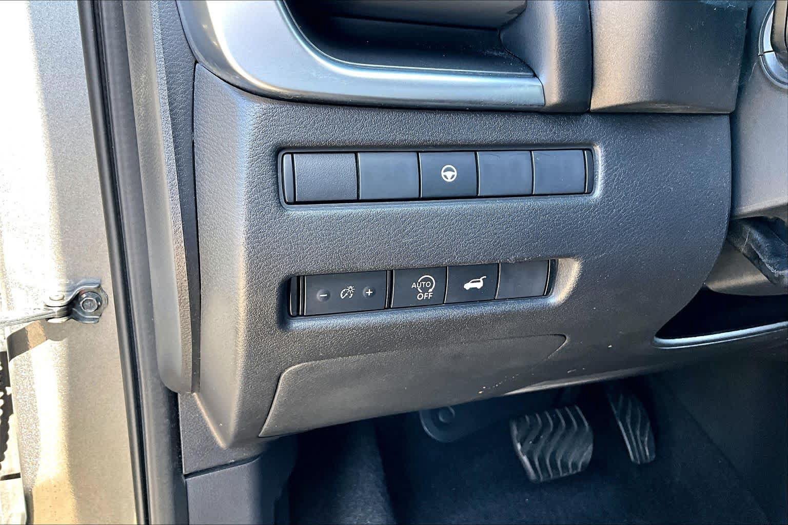 Certified 2024 Nissan Rogue SV FWD image 35