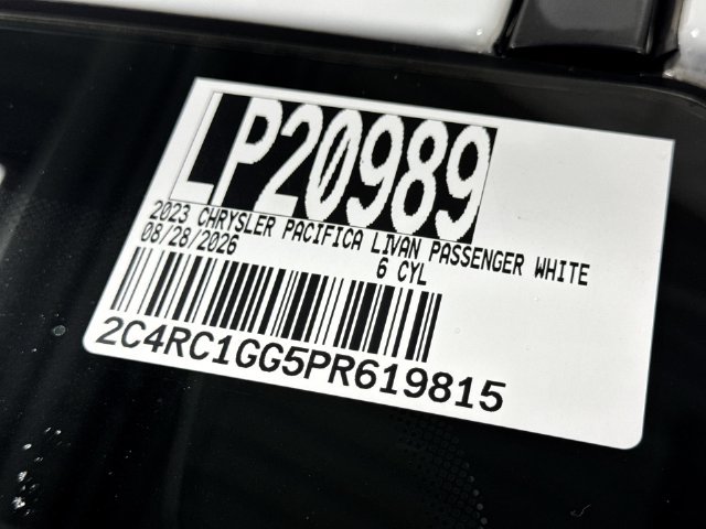 Used 2023 Chrysler Pacifica Limited FWD image 33
