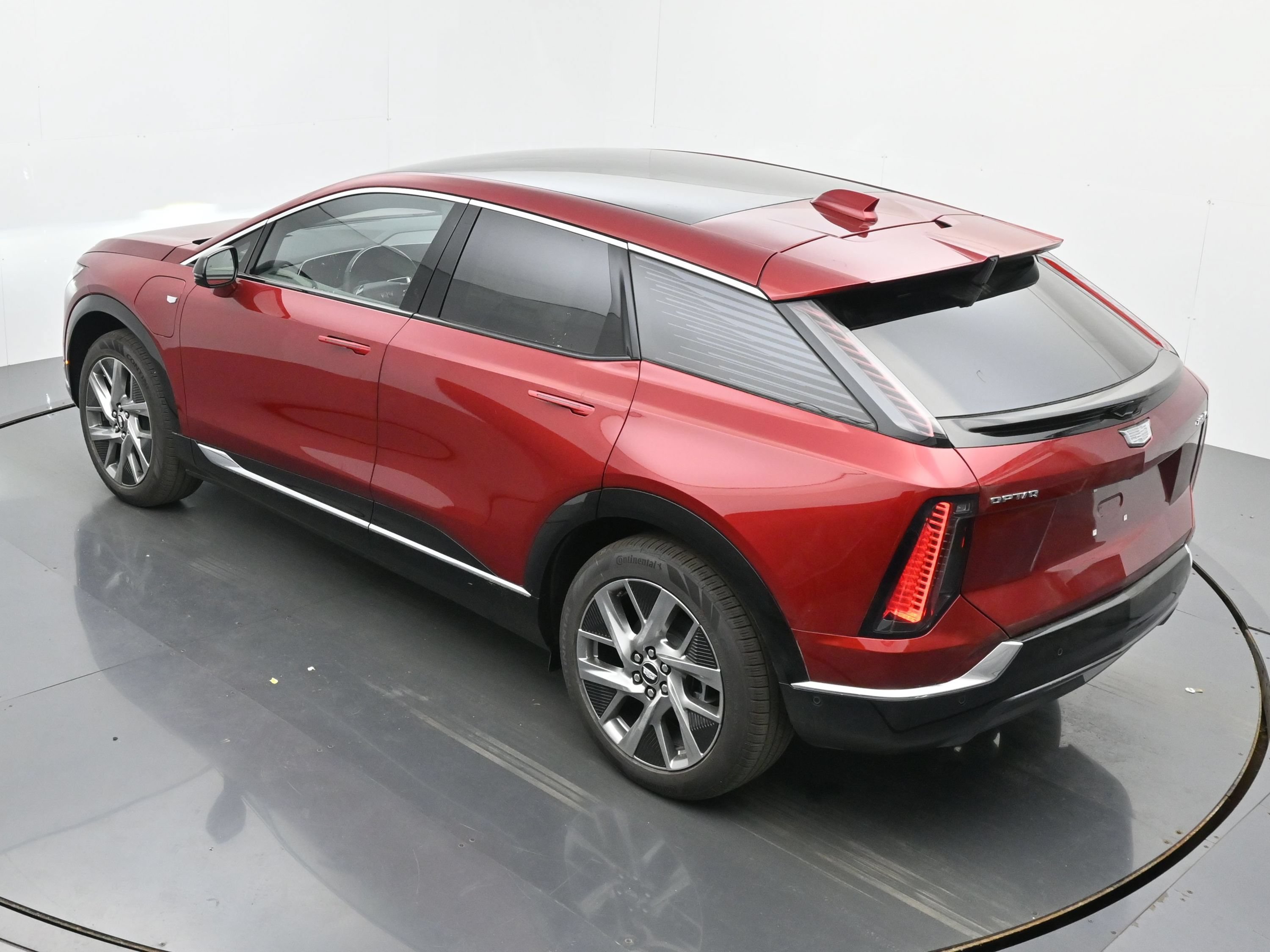 New 2026 Cadillac Optiq Luxury 1 w/ LPO, Floor Liner Package AWD/4WD image 25