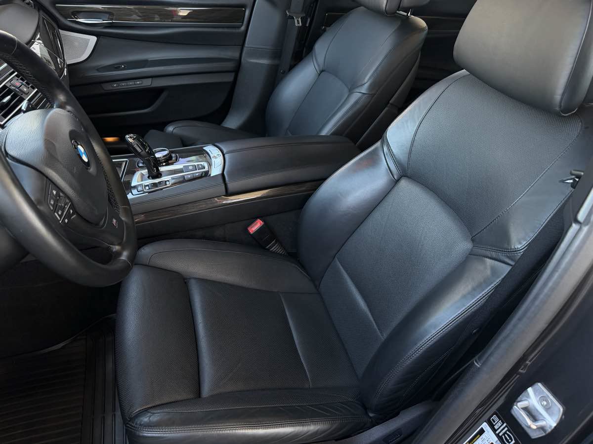 Used 2015 BMW 750Li RWD image 18