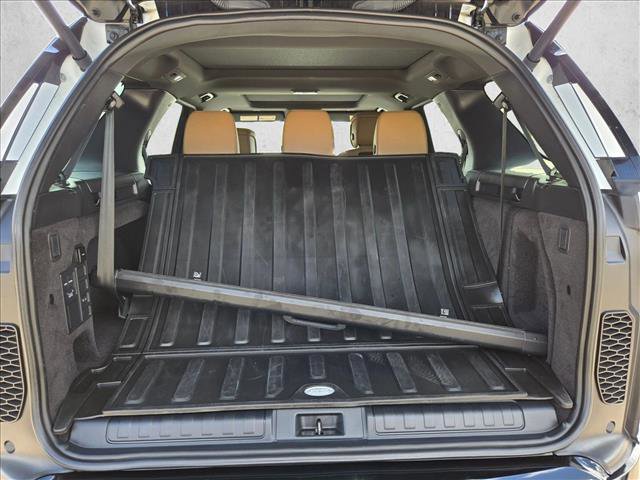 Used 2024 Land Rover Discovery Dynamic SE image 6