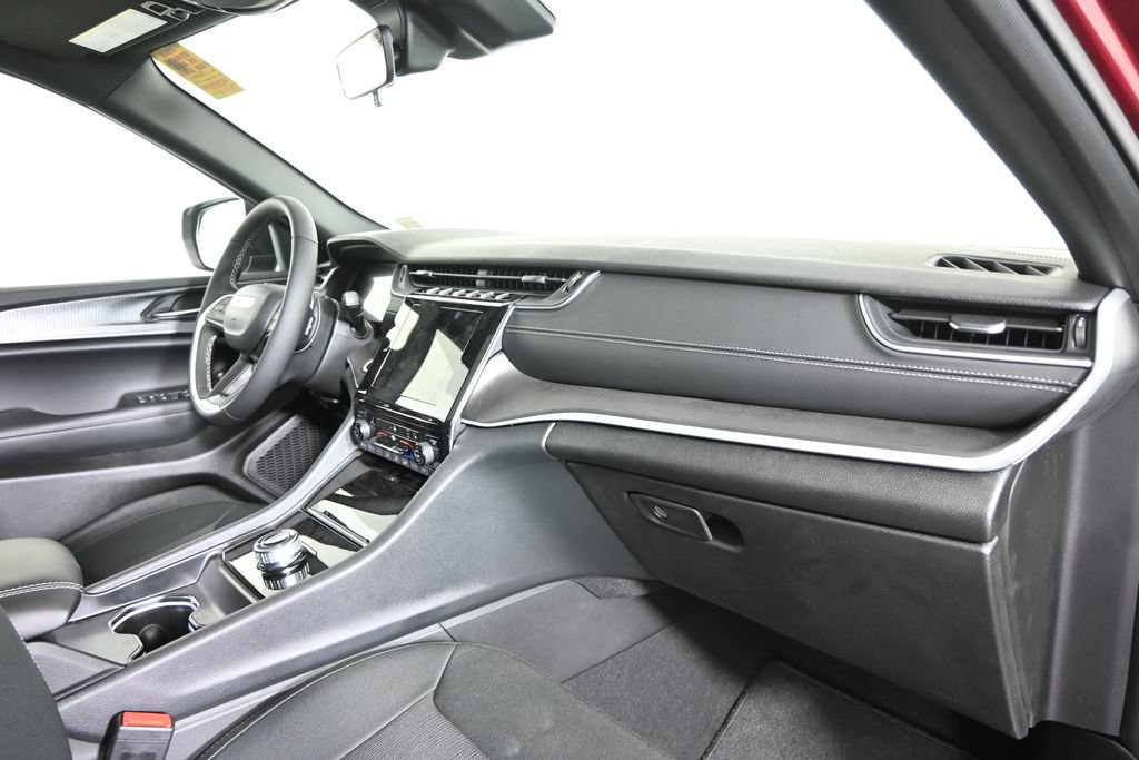 Used 2026 Jeep Grand Cherokee Laredo X AWD/4WD image 14