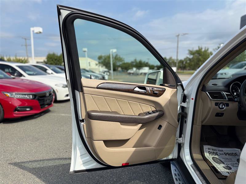 Used 2015 Mercedes-Benz GL 450 4MATIC image 16