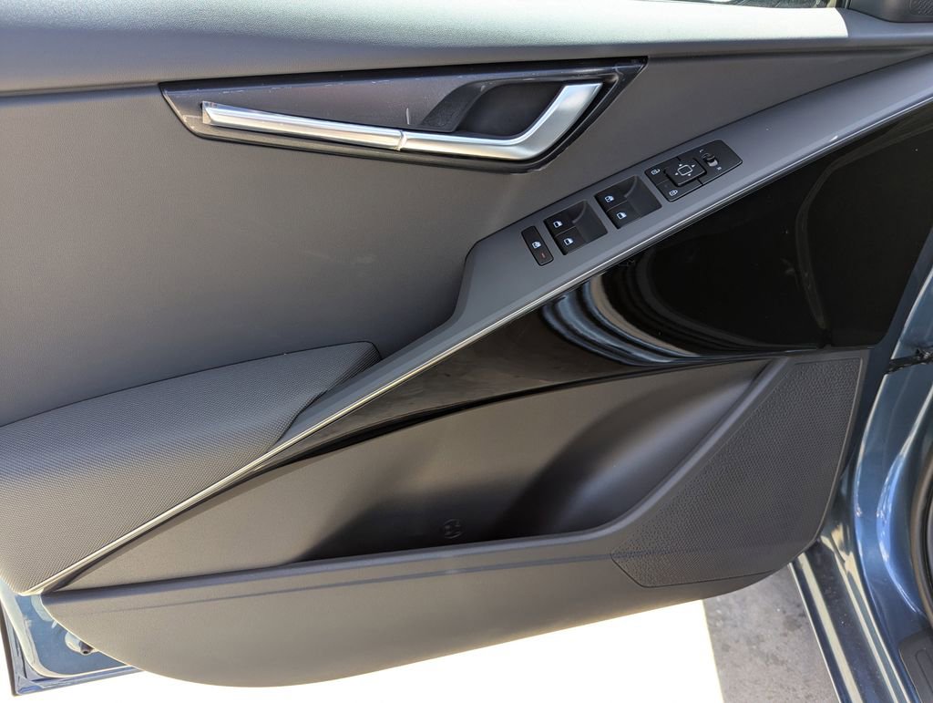 New 2026 Kia Niro Wind FWD image 18