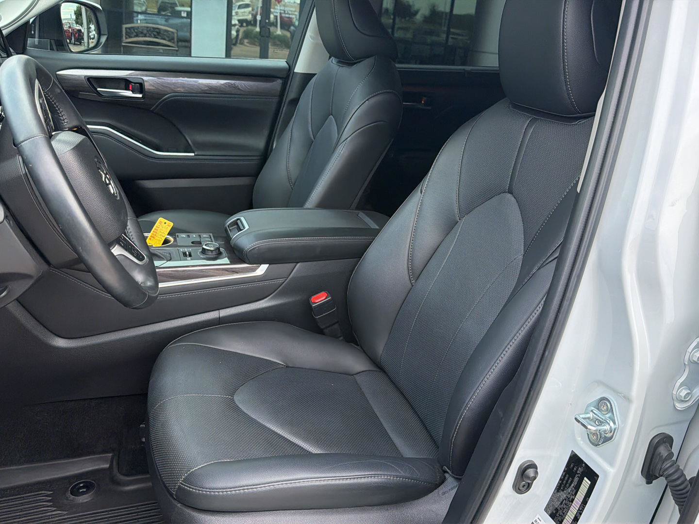 Used 2024 Toyota Highlander Limited AWD/4WD image 12