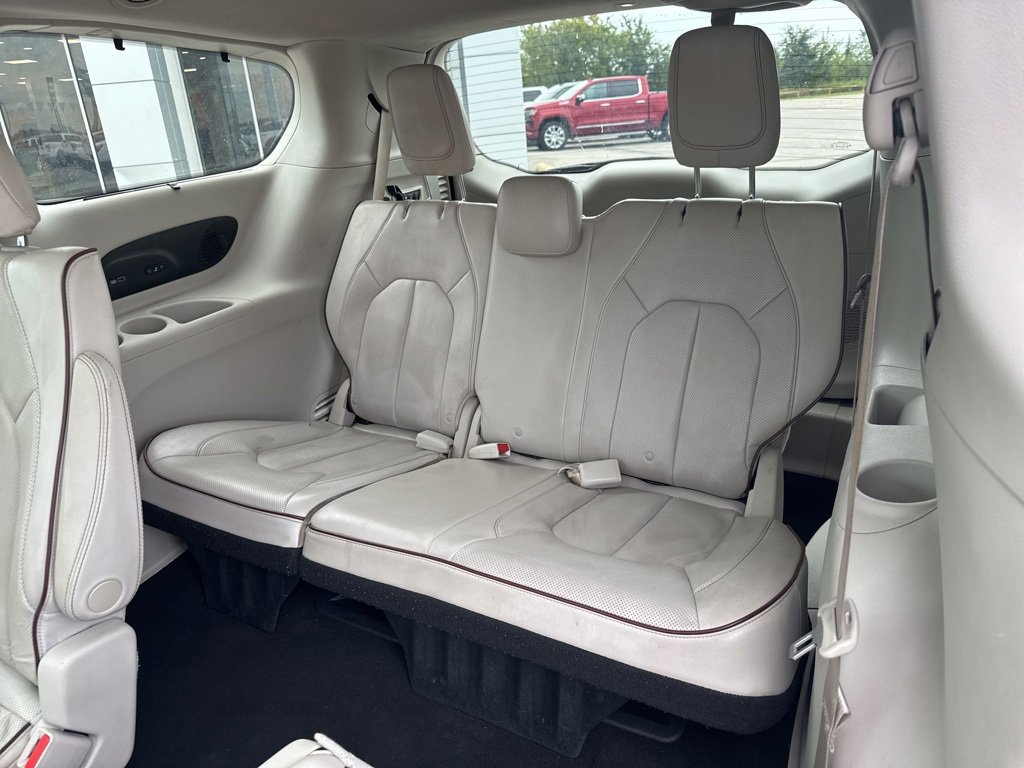 Used 2020 Chrysler Pacifica Limited image 29