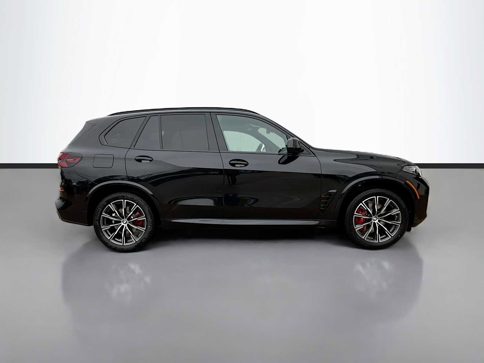 New 2026 BMW X5 xDrive40i w/ M Sport Package AWD/4WD image 7
