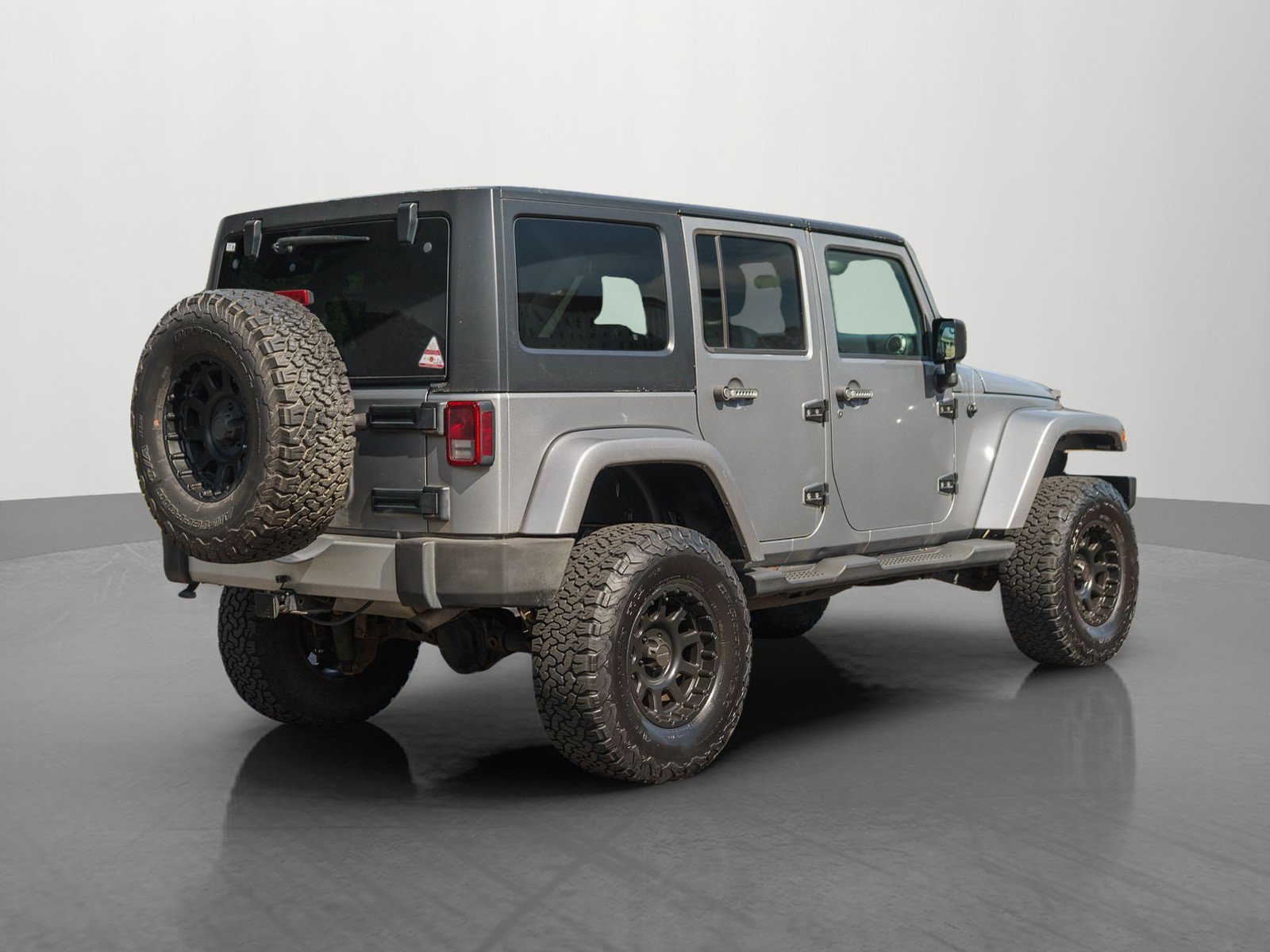 Used 2015 Jeep Wrangler Unlimited Sahara w/ Connectivity Group AWD/4WD image 7