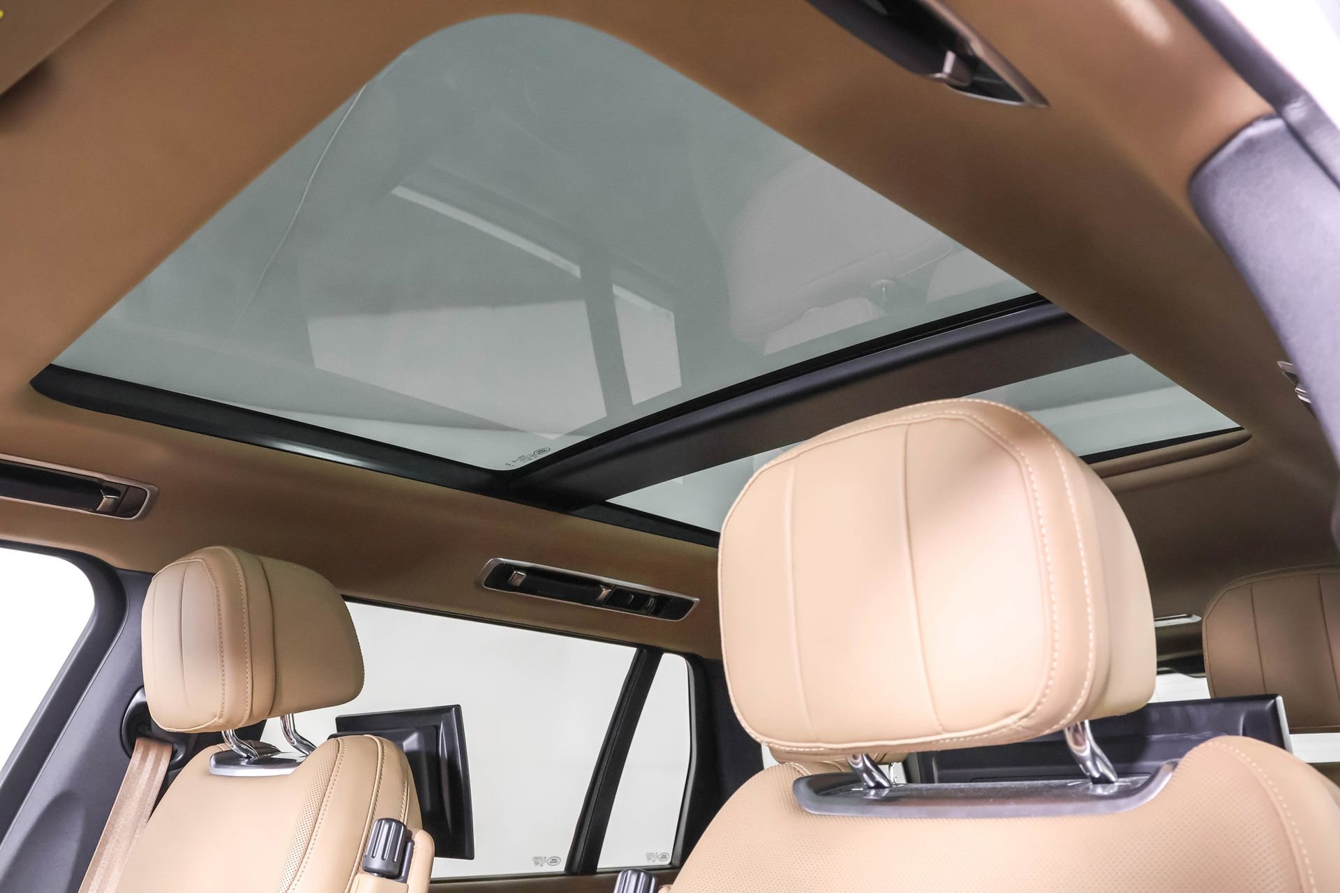 Used 2024 Land Rover Range Rover Long Wheelbase SE image 12