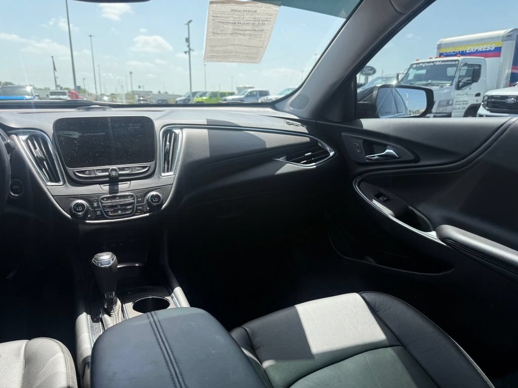 Used 2019 Chevrolet Malibu LT w/ Leather Package FWD image 29