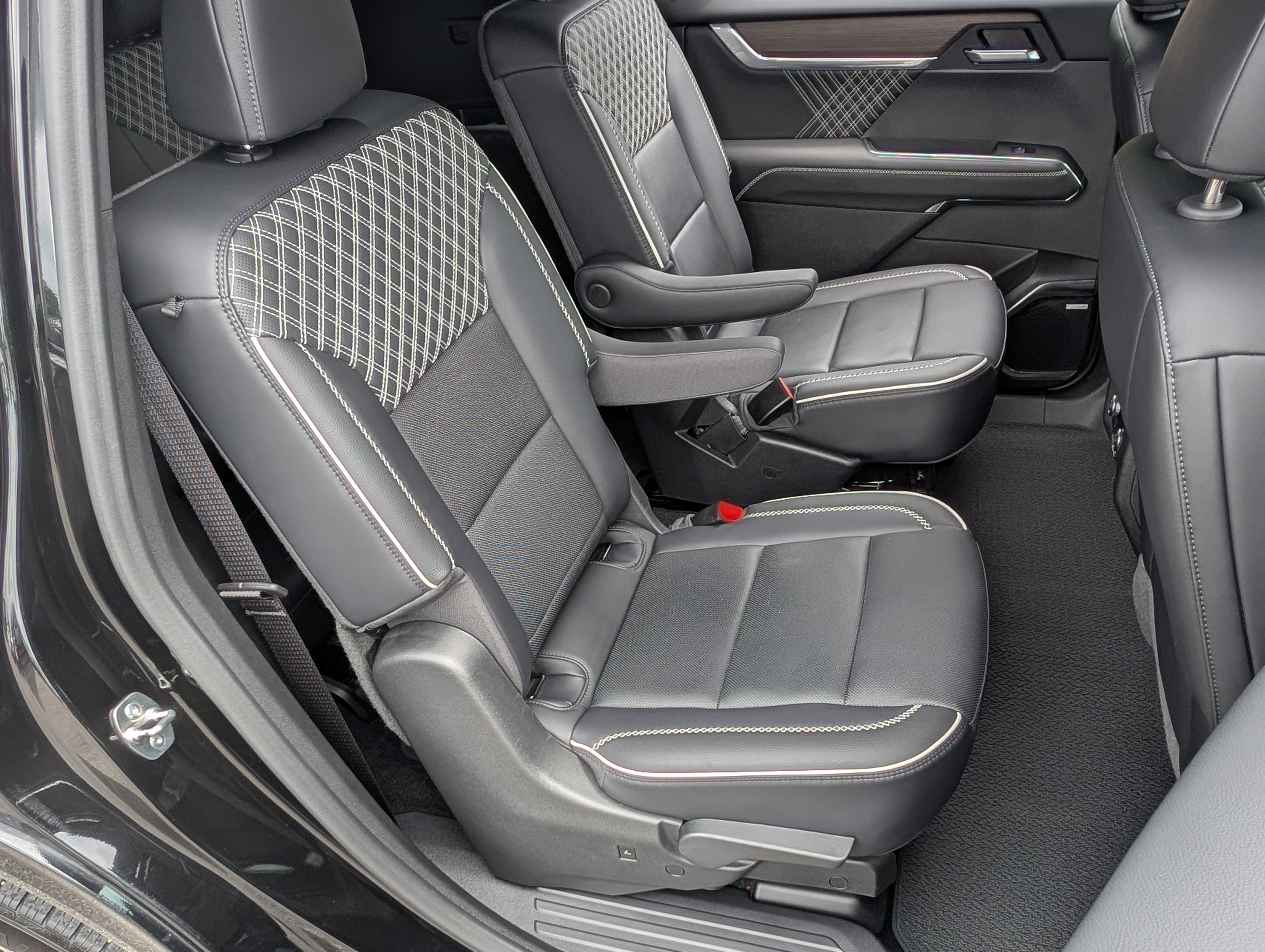 Used 2024 GMC Acadia Denali FWD image 21