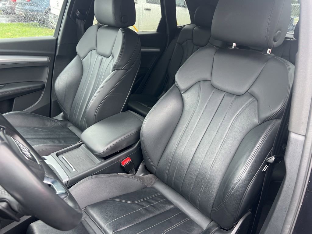 Used 2020 Audi Q5 2.0T Titanium Premium Plus AWD/4WD image 8