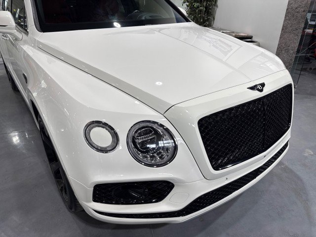 Used 2018 Bentley Bentayga image 29