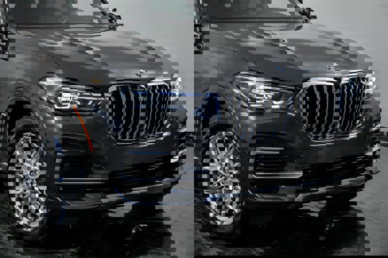 Used 2022 BMW X5 xDrive40i w/ Premium Package image 2