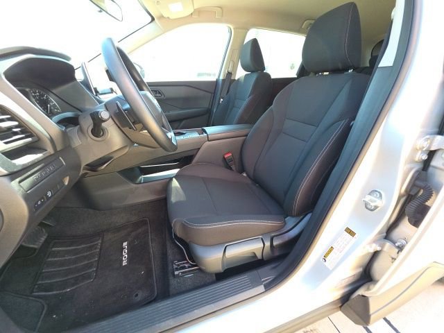 Used 2025 Nissan Rogue S FWD image 13