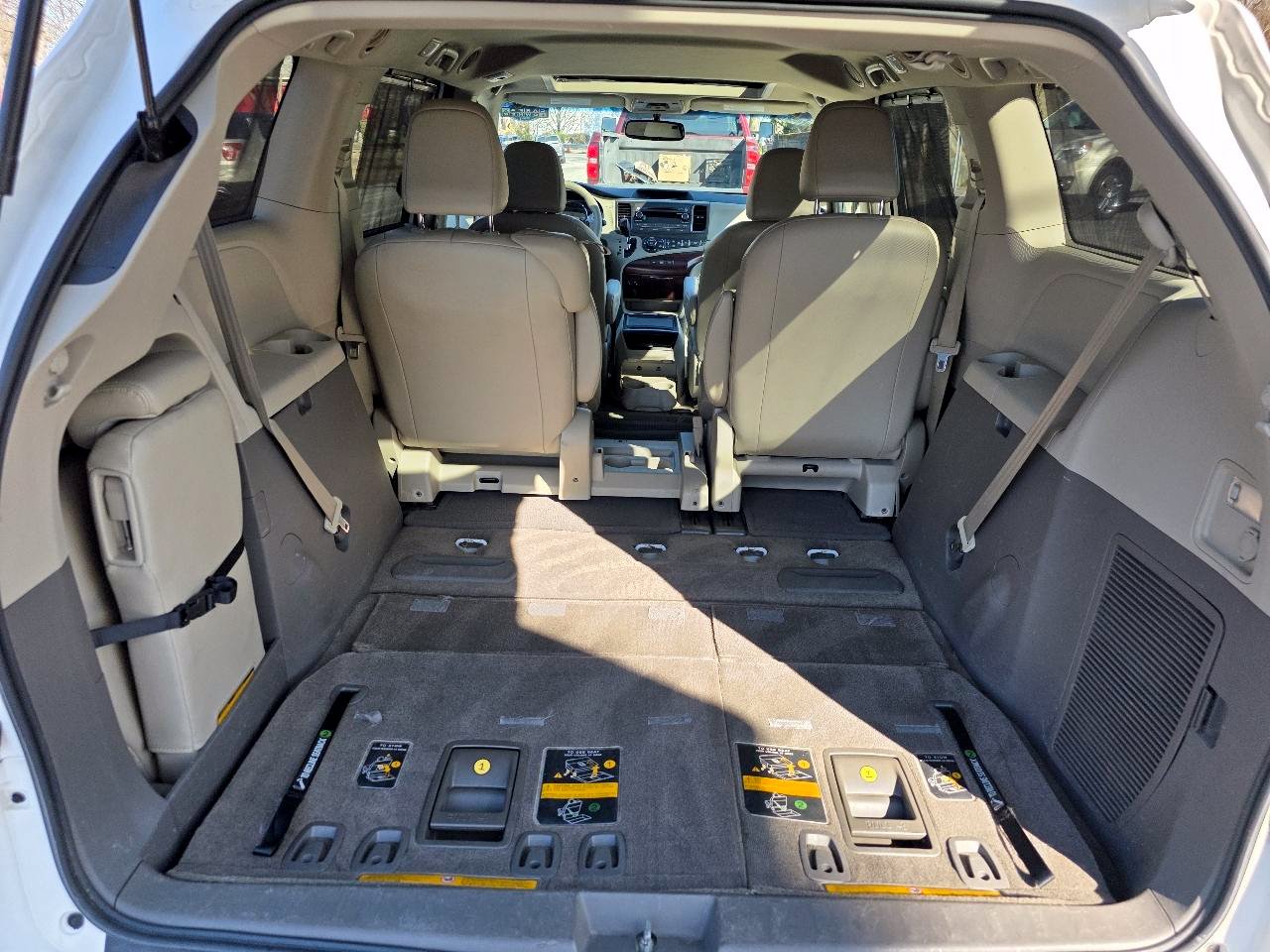 Used 2013 Toyota Sienna XLE FWD image 29