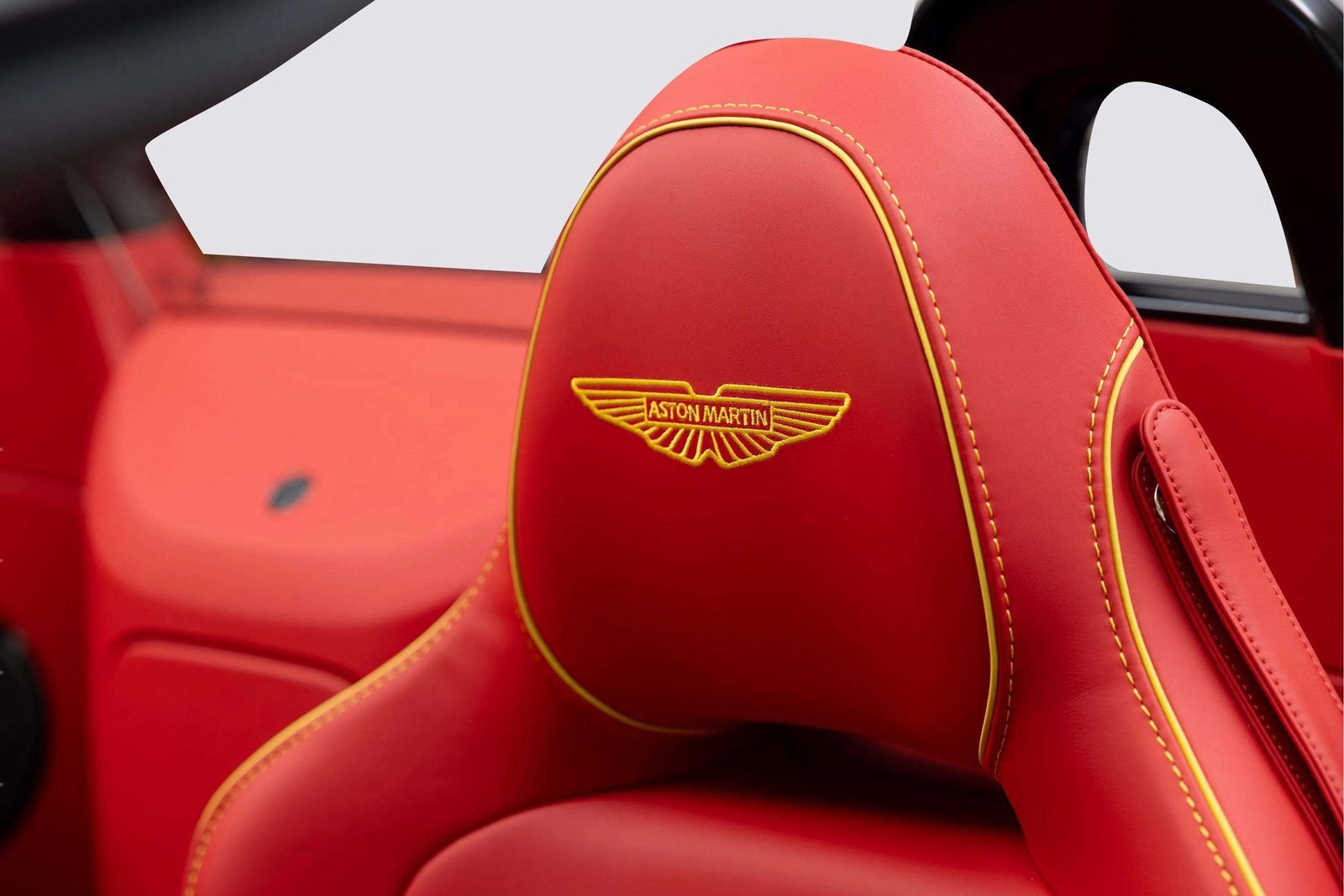 New 2026 Aston Martin V8 Vantage Roadster image 33