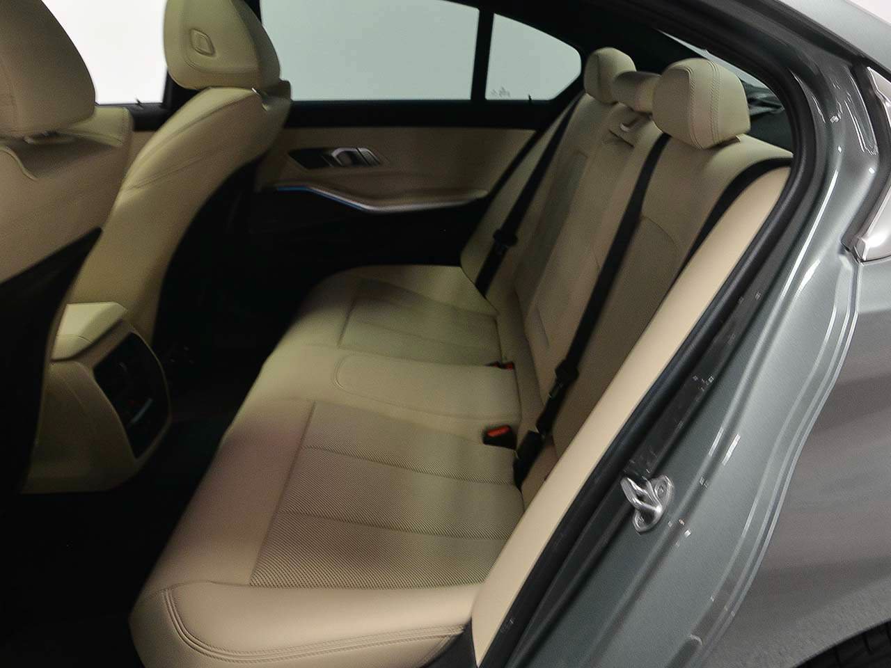 Used 2023 BMW 330e w/ Premium Package RWD image 11