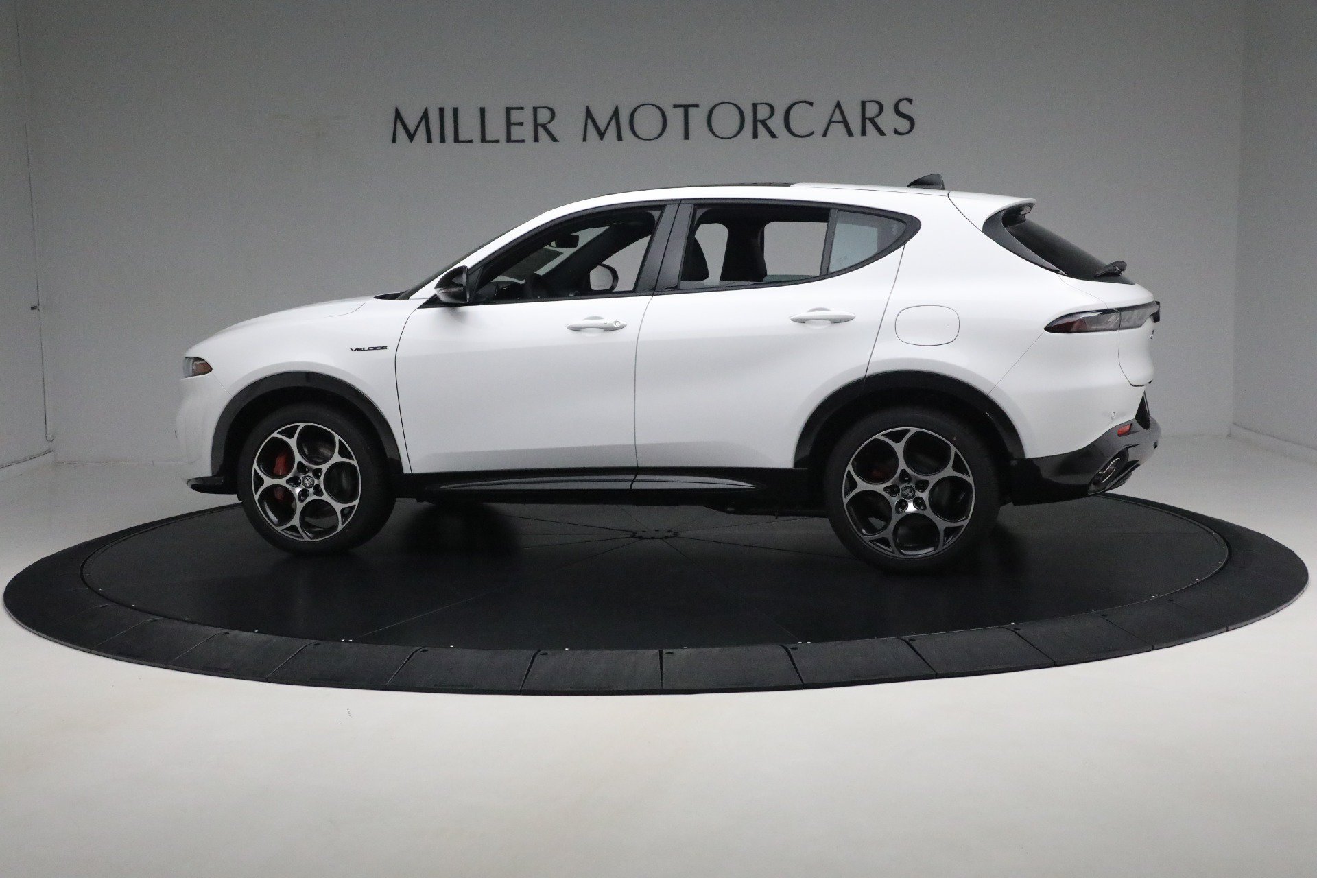Used 2024 Alfa Romeo Tonale Veloce w/ Premium Interior Package AWD/4WD image 5