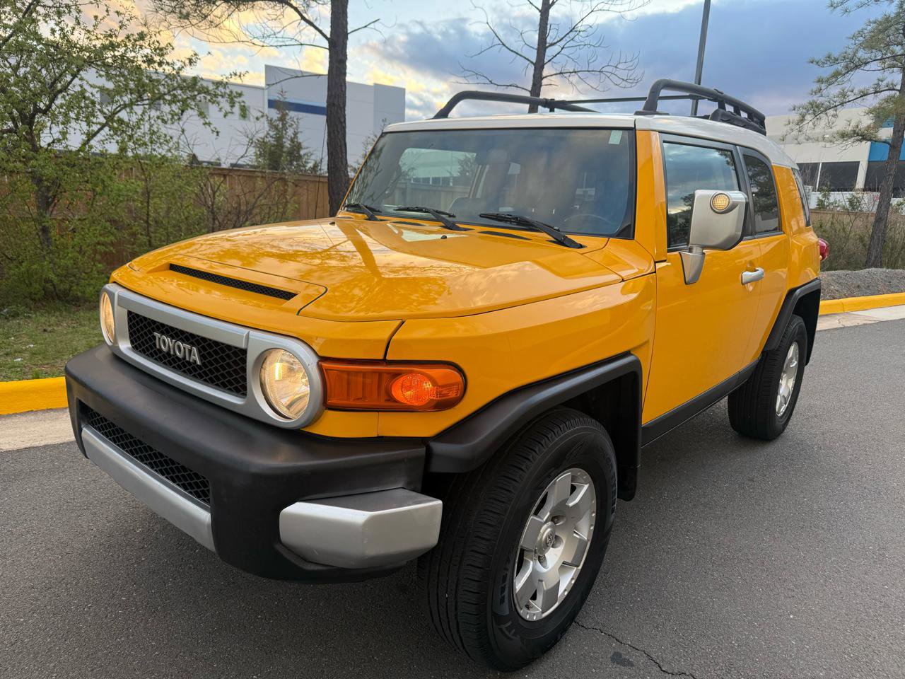 Used 2007 Toyota FJ Cruiser 4WD image 2