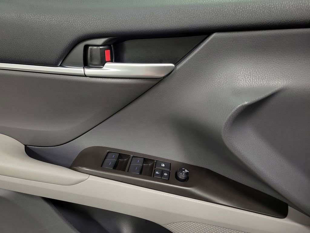 Used 2024 Toyota Camry SE w/ Convenience Package image 19