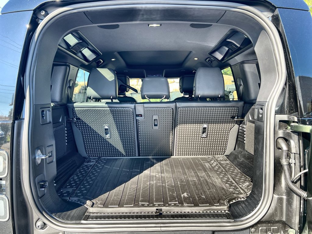 New 2026 Land Rover Defender 110 X-Dynamic SE AWD/4WD image 18