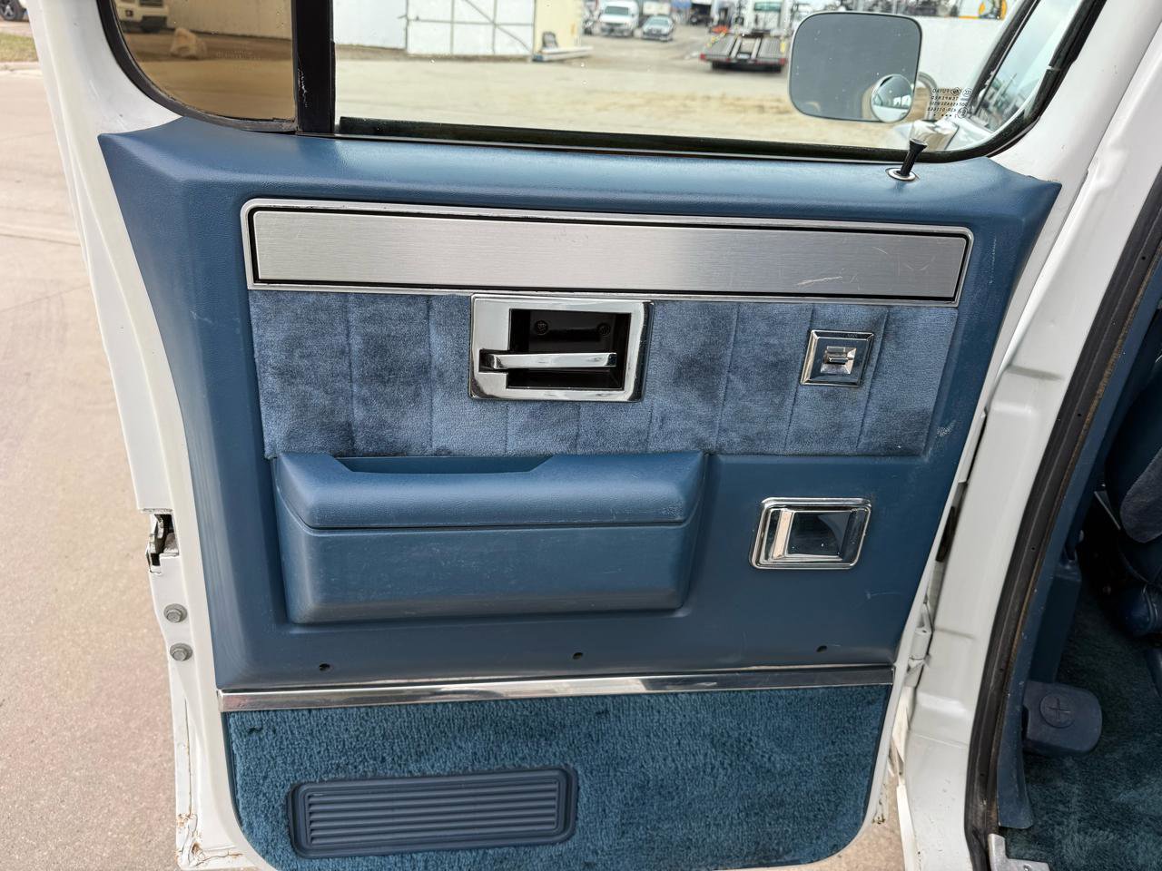 Used 1987 GMC Suburban 4WD image 20