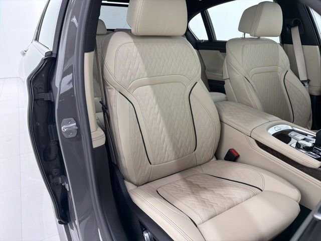 Used 2020 BMW 750i xDrive w/ Executive Package AWD/4WD image 19