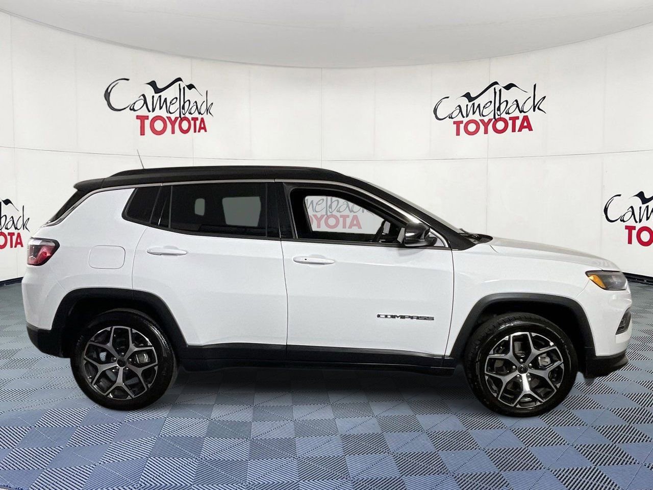 Used 2025 Jeep Compass Limited image 8
