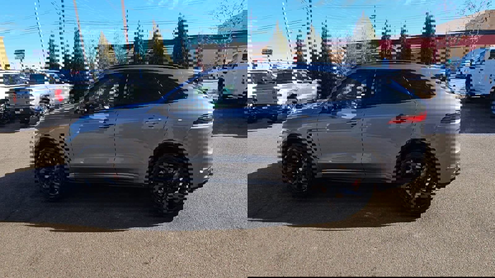 Used 2023 Jaguar F-PACE SVR image 5