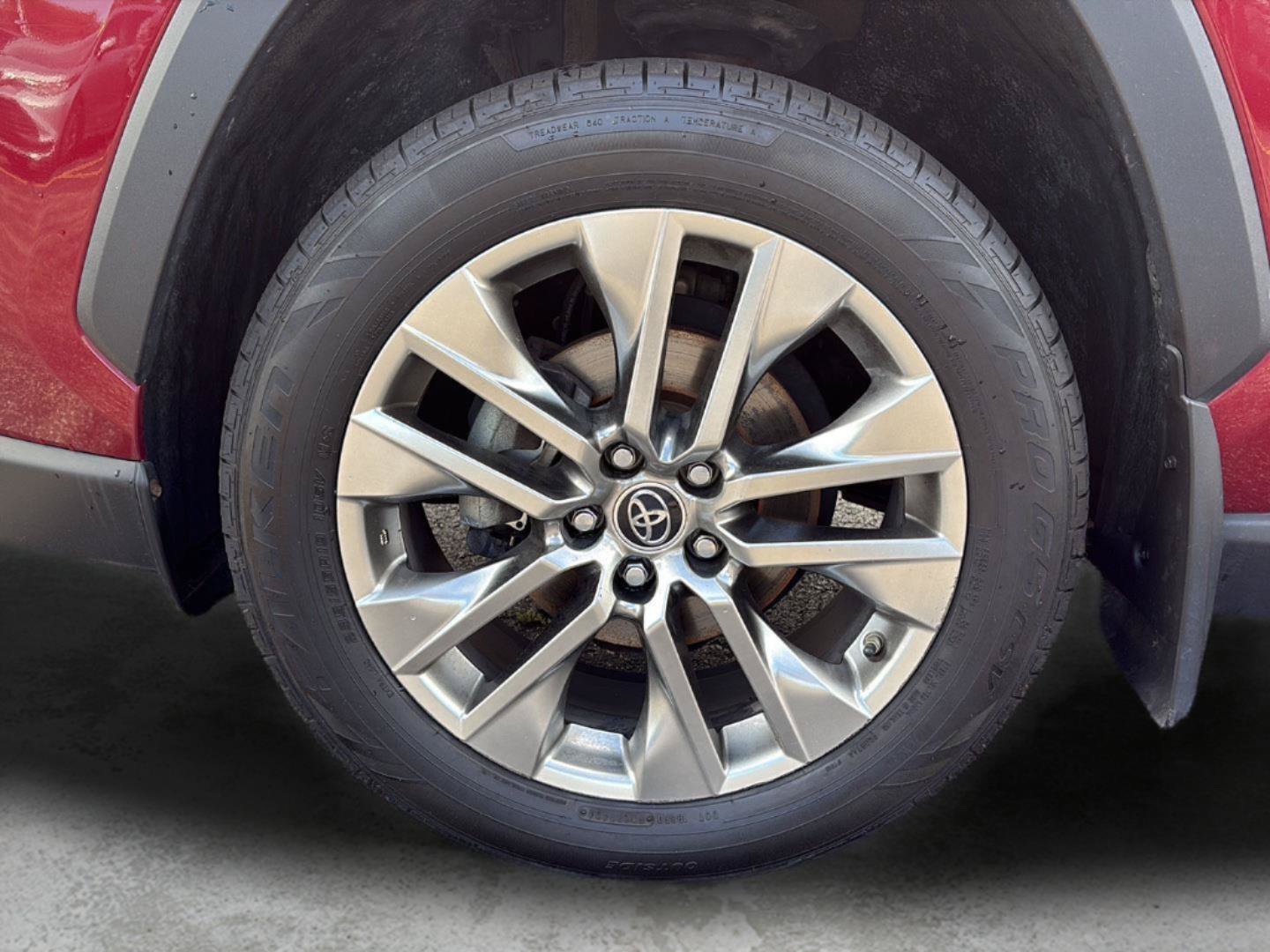 Used 2019 Toyota RAV4 XLE Premium w/ Cold Weather Package AWD/4WD image 18