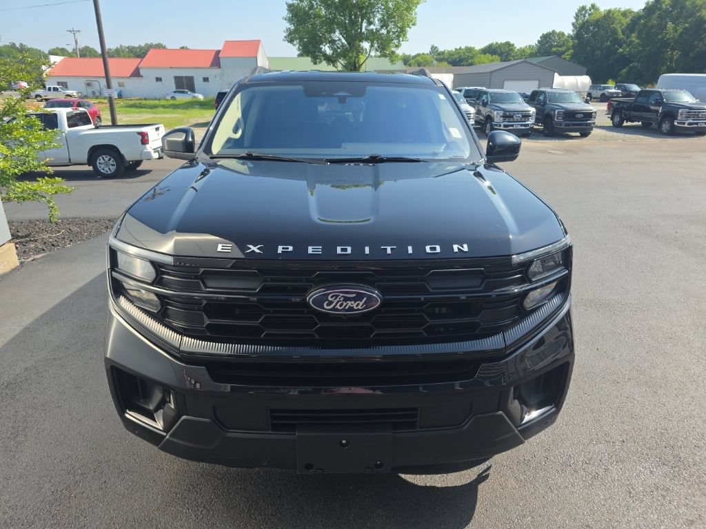 Used 2025 Ford Expedition Max Active AWD/4WD image 3