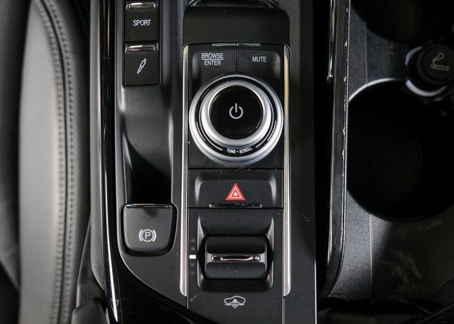 Used 2022 Maserati Levante Modena image 16