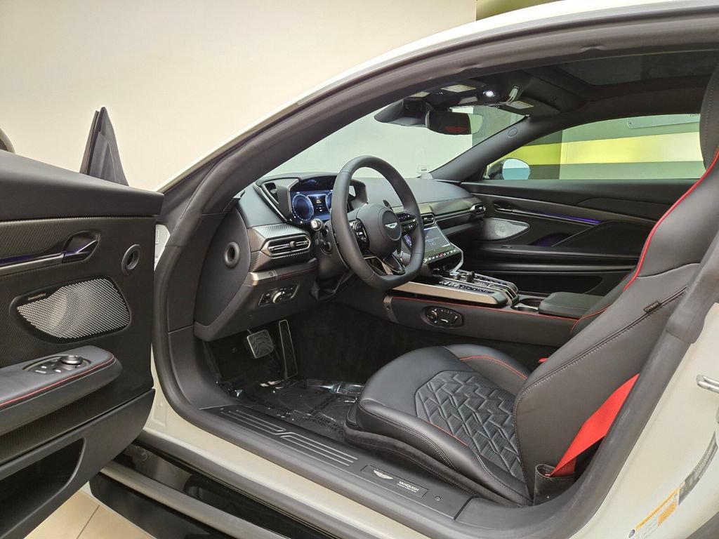 Used 2025 Aston Martin Vanquish RWD image 16